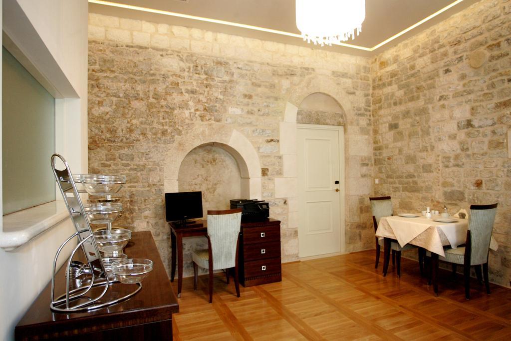 Palace Augubio Split Exterior foto